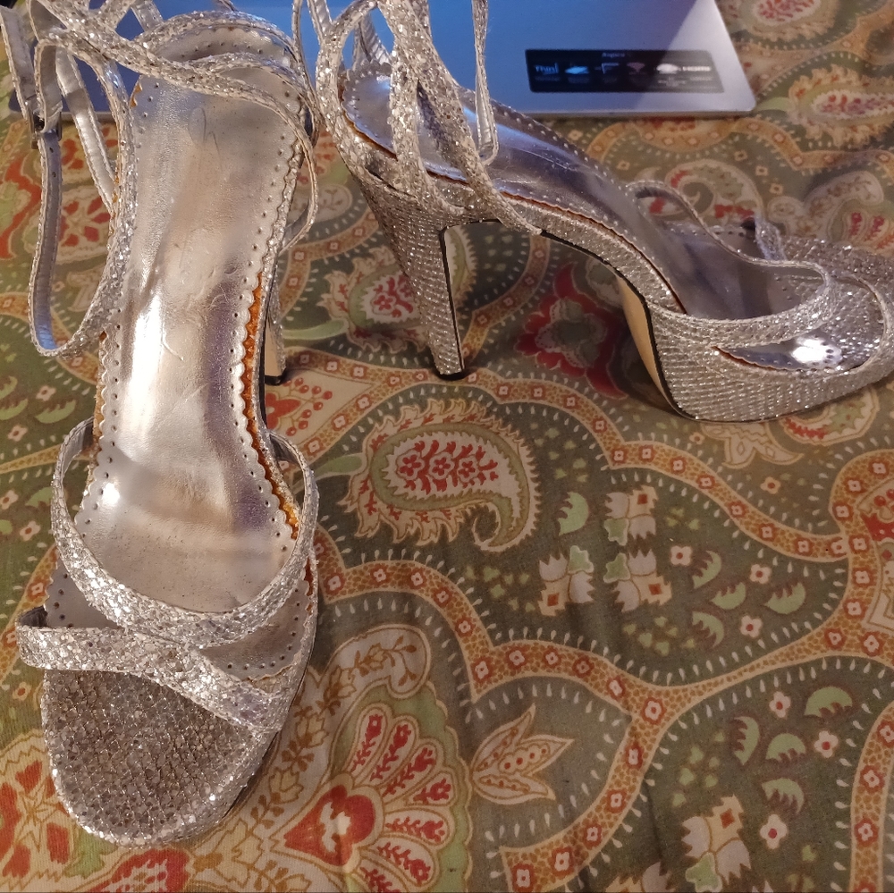 Johnathan Kayne 7 silver sandals heels shoes